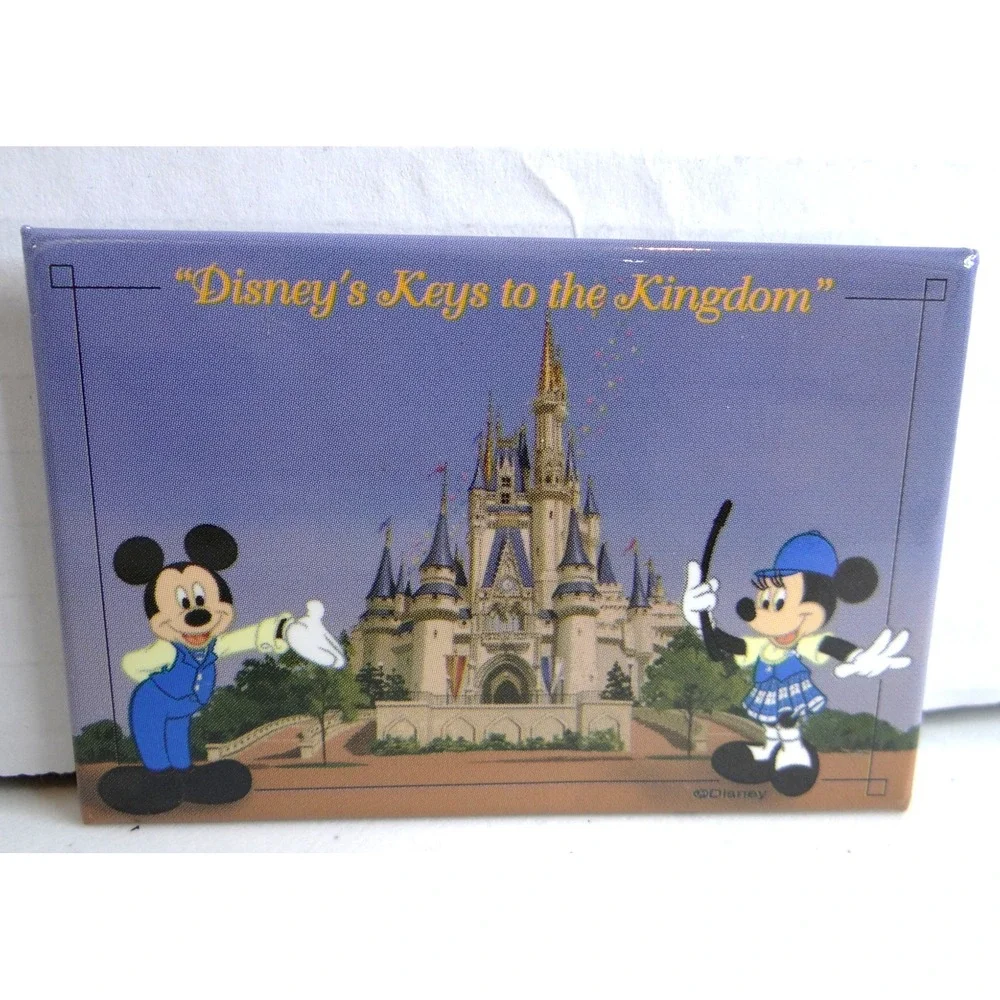 Disney Keys to the Kingdom‎ Tour Gold Key Pin and Button Set Mickey Minnie WDW